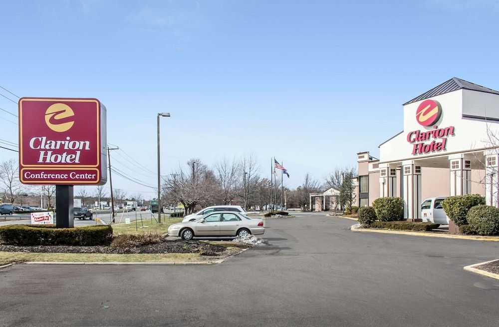 Clarion Hotel & Conference Center Ronkonkoma MacArthur Airport 3 stelle a Ronkonkoma