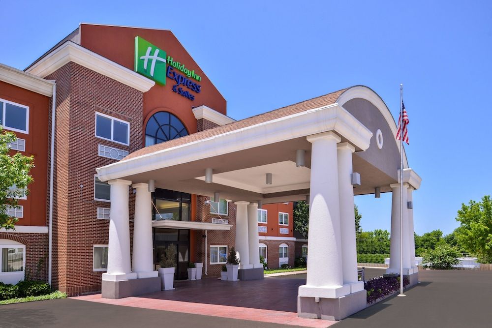 Holiday Inn Express Hotel & Suites Elgin by IHG 2 estrellas en Elgin