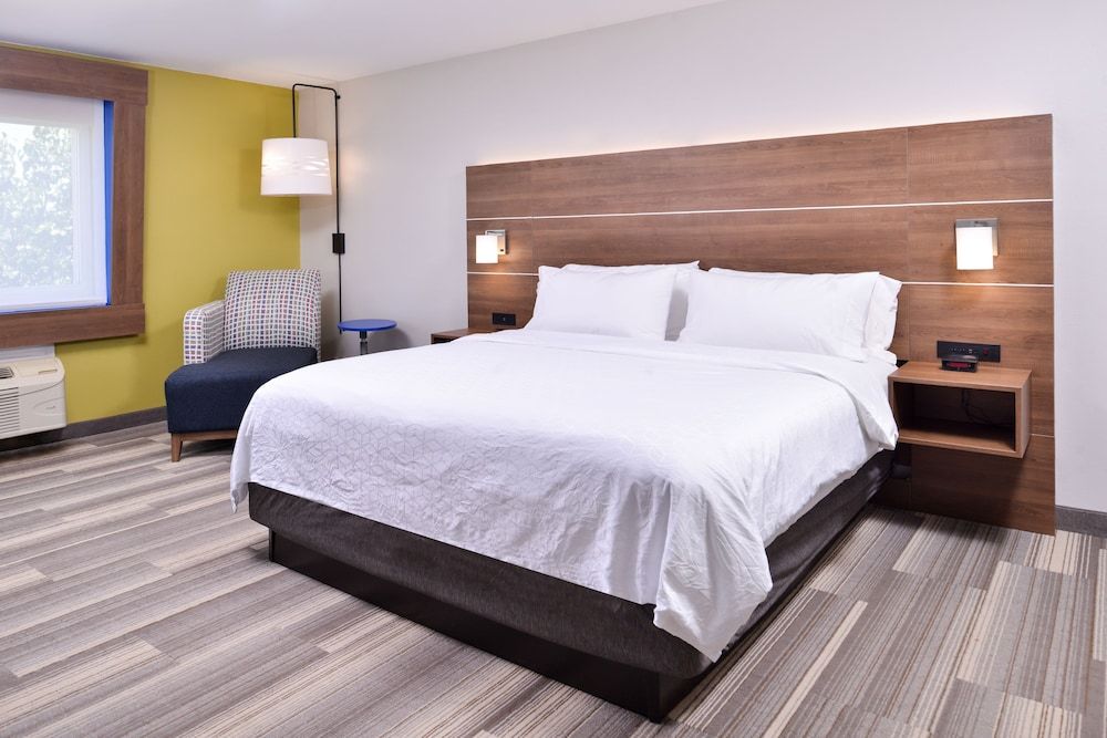 Holiday Inn Express Hotel & Suites Elgin by IHG 3