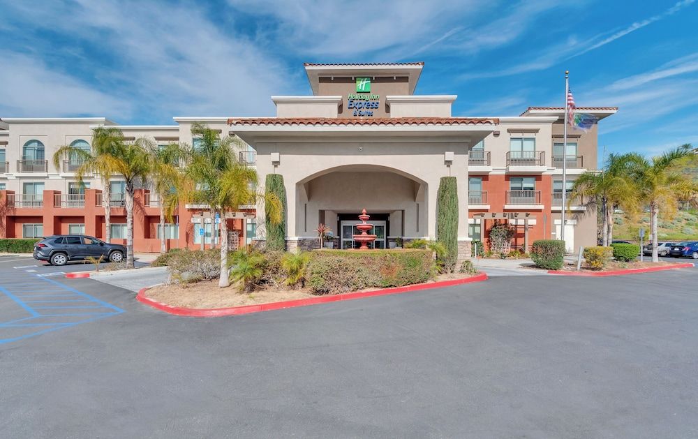 Holiday Inn Express & Suites, Lake Elsinore by IHG 3 estrelas em Lake Elsinore
