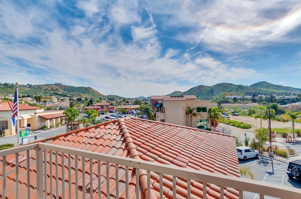 Holiday Inn Express & Suites, Lake Elsinore by IHG 3