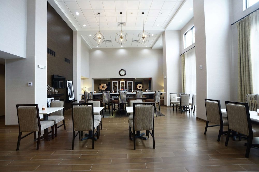 Hampton Inn & Suites Ponca City 2