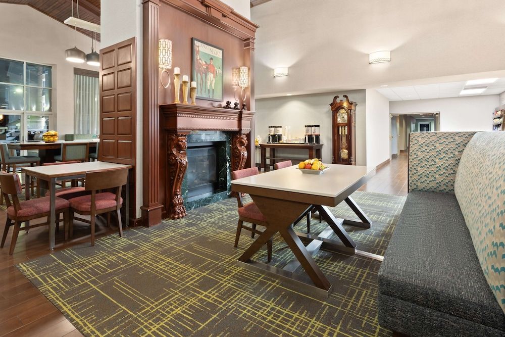 Hampton Inn & Suites Scottsburg 2