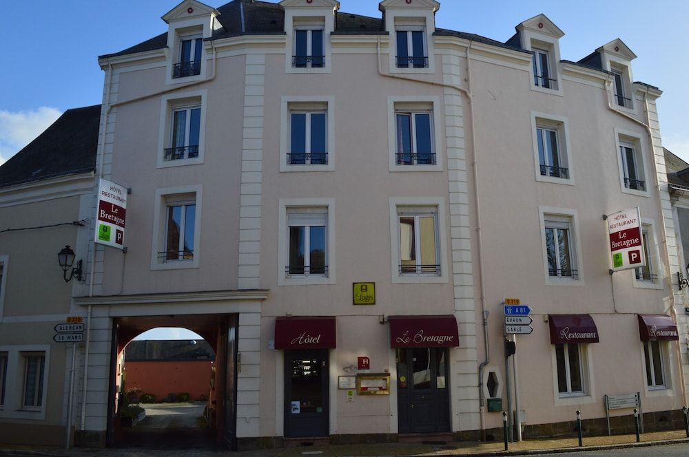 Hotel Le Bretagne 2 estrellas en Sillé-le-Guillaume