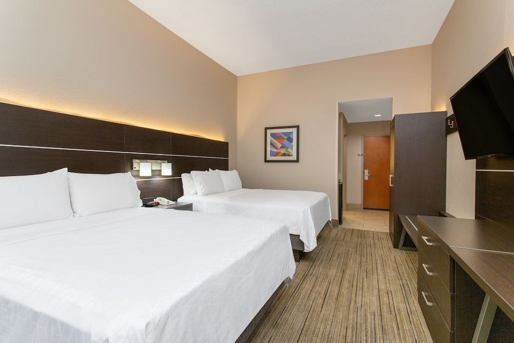 Holiday Inn Express Hotel & Suites Silver Springs - Ocala by IHG 3