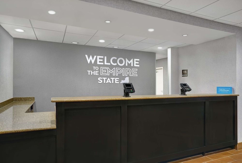 Hampton Inn Utica 2