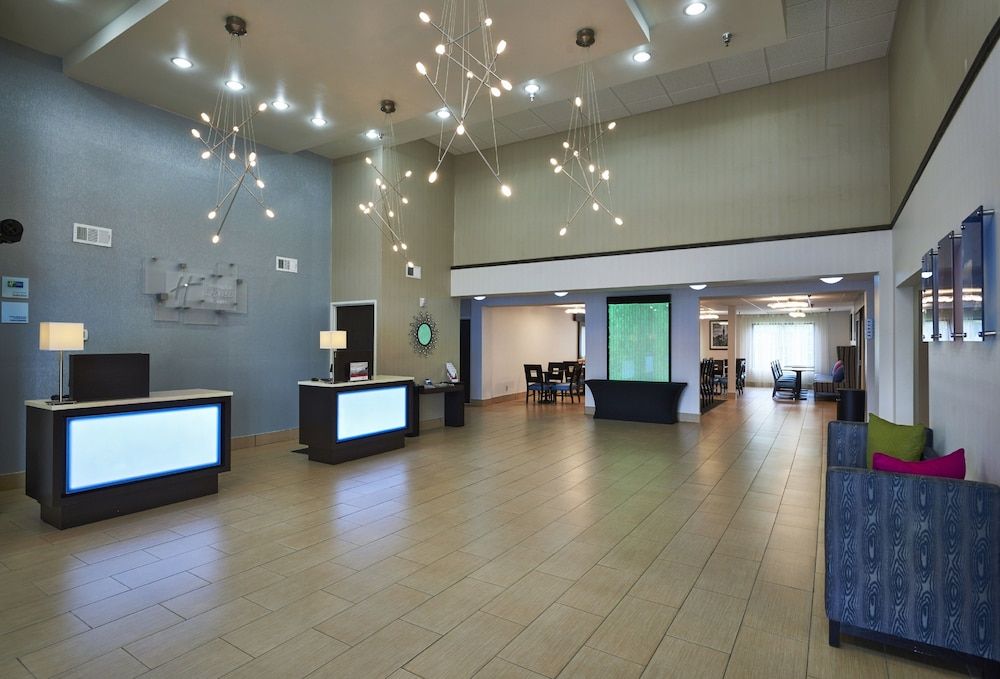 Holiday Inn Express & Suites Birmingham South - Pelham by IHG 2