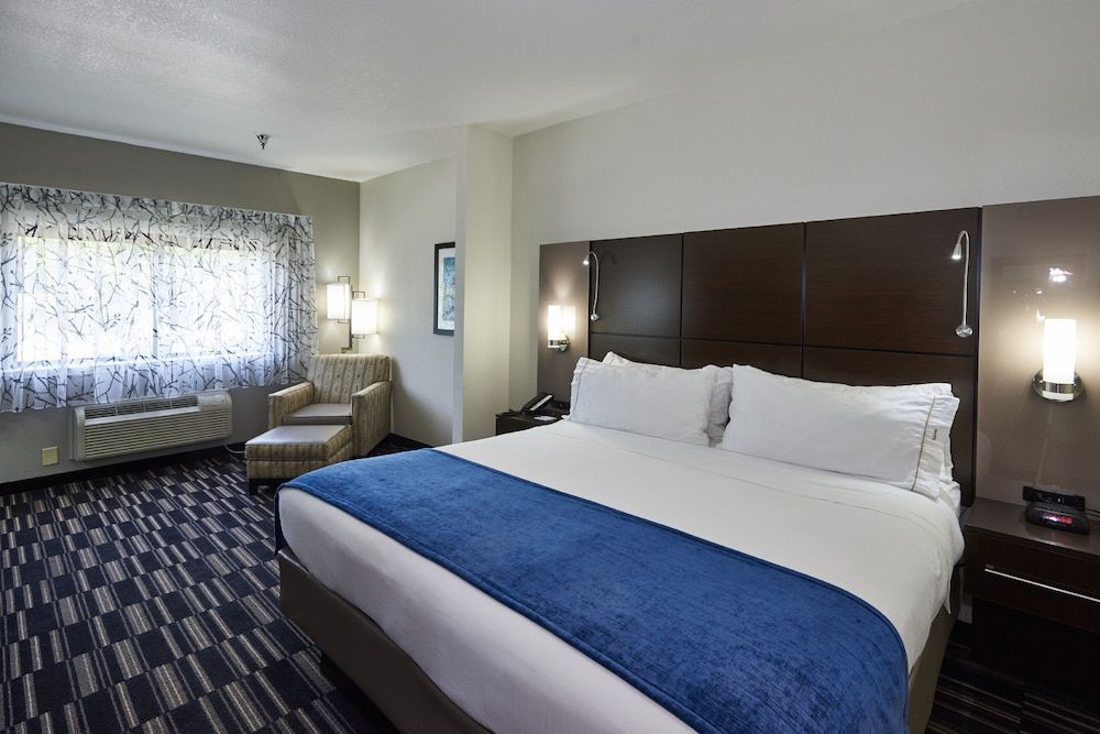 Holiday Inn Express & Suites Birmingham South - Pelham by IHG 3