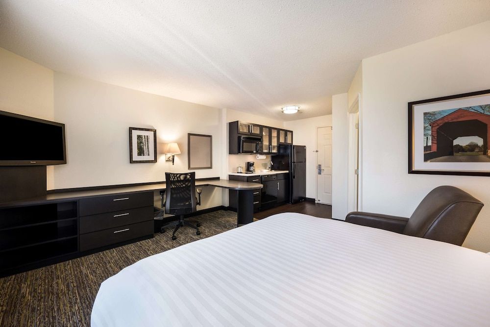 Sonesta Simply Suites Detroit Warren 3