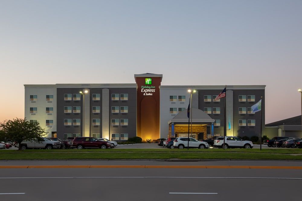 Holiday Inn Express Hotel & Suites Columbus by IHG 2 estrellas en Columbus