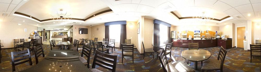 Holiday Inn Express Hotel & Suites Bastrop by IHG 3