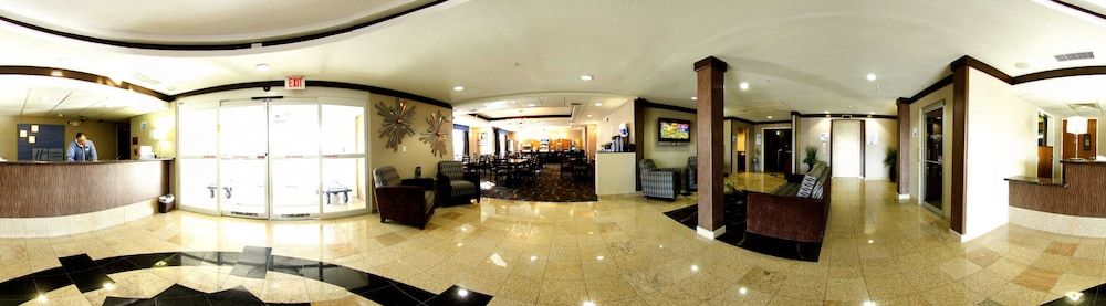 Holiday Inn Express Hotel & Suites Bastrop by IHG 2