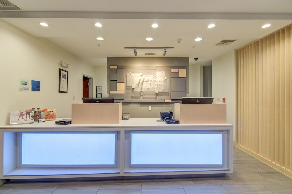Holiday Inn Express & Suites Foley by IHG 3