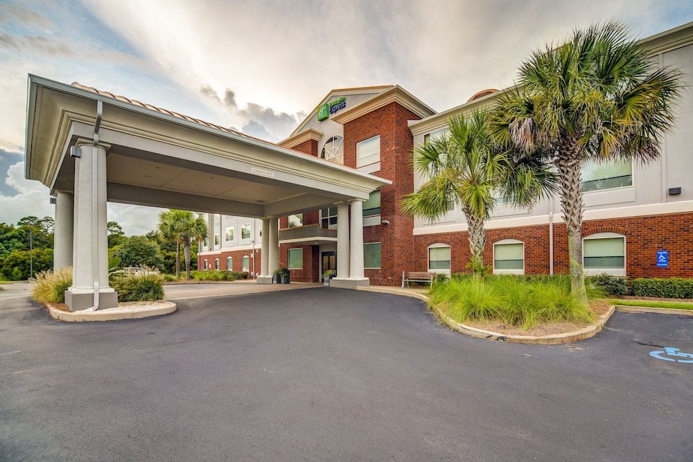 Holiday Inn Express & Suites Foley by IHG 2 estrellas en Foley