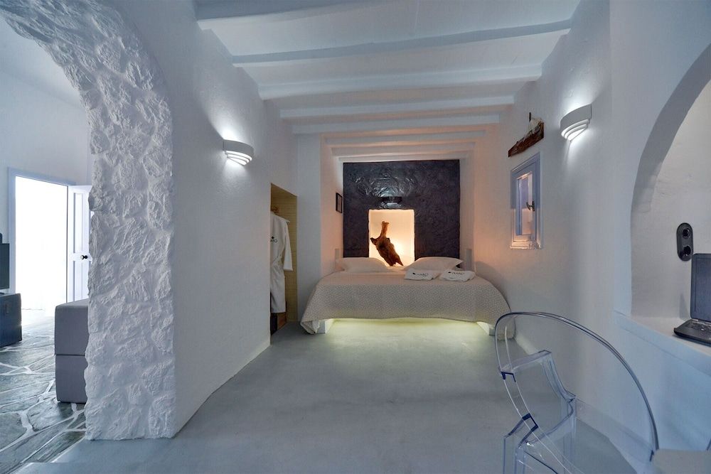 Amo Suites & Spa -1 estrellas en Karavostasi