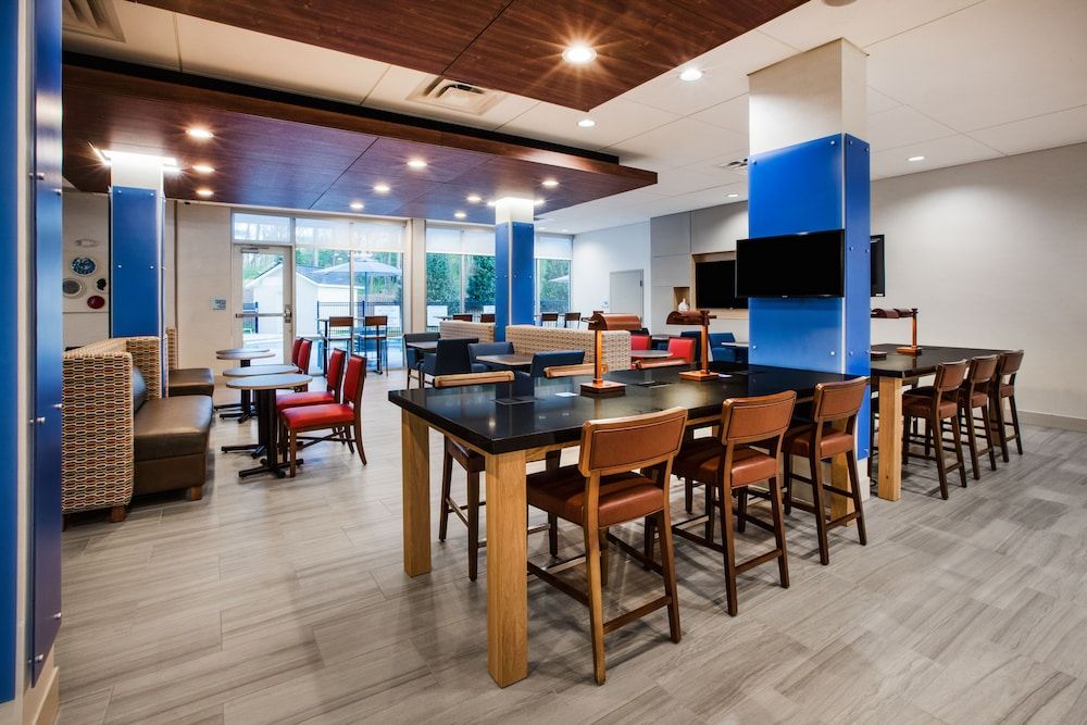 Holiday Inn Express Hotel & Suites Boston-Marlboro by IHG 2