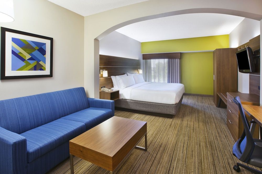 Holiday Inn Express & Suites Milford by IHG 3