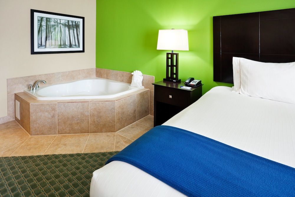 Holiday Inn Express & Suites Newport S by IHG 2