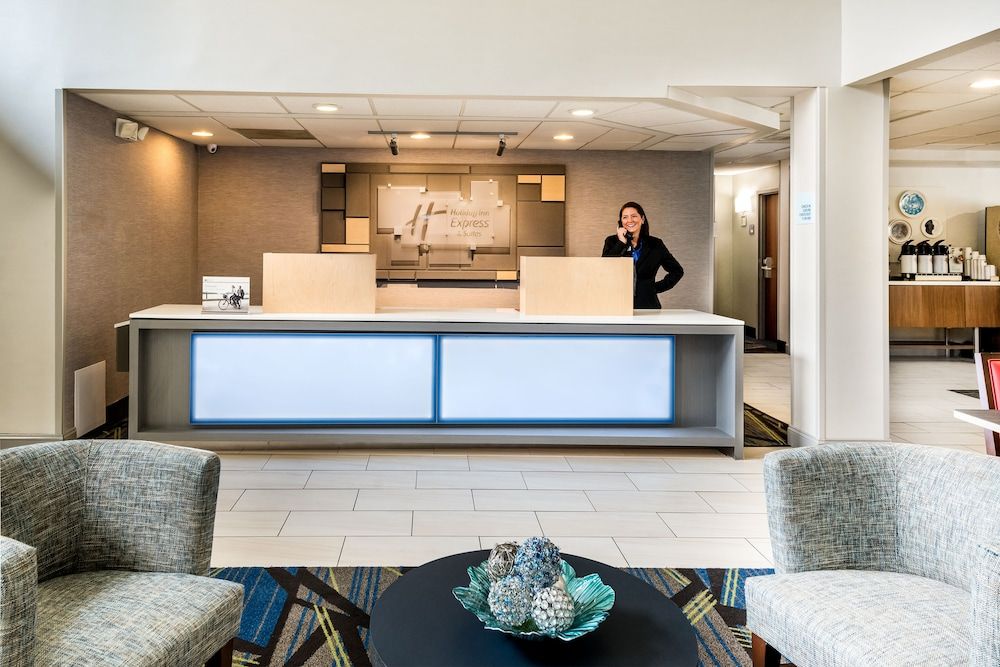 Holiday Inn Express & Suites Charlotte Arpt-Belmont by IHG 3