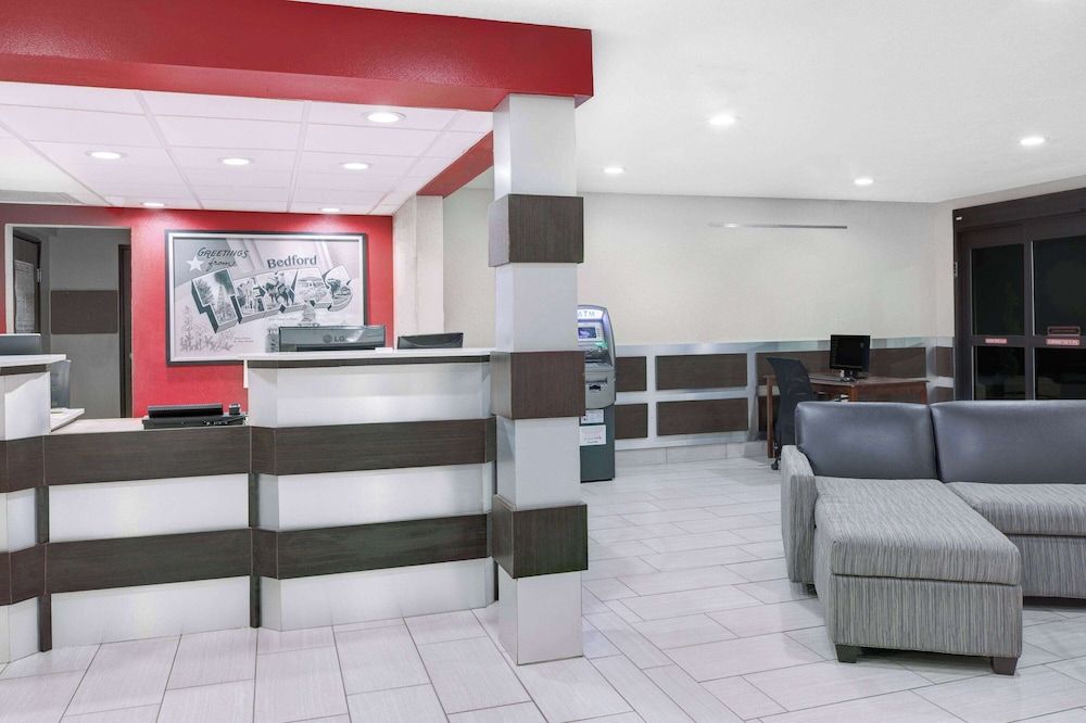 Super 8 by Wyndham Bedford DFW Airport West 3