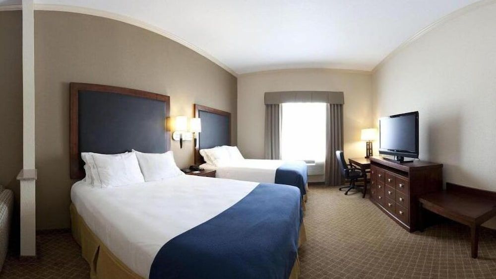 Holiday Inn Express & Suites Deer Park by IHG 3