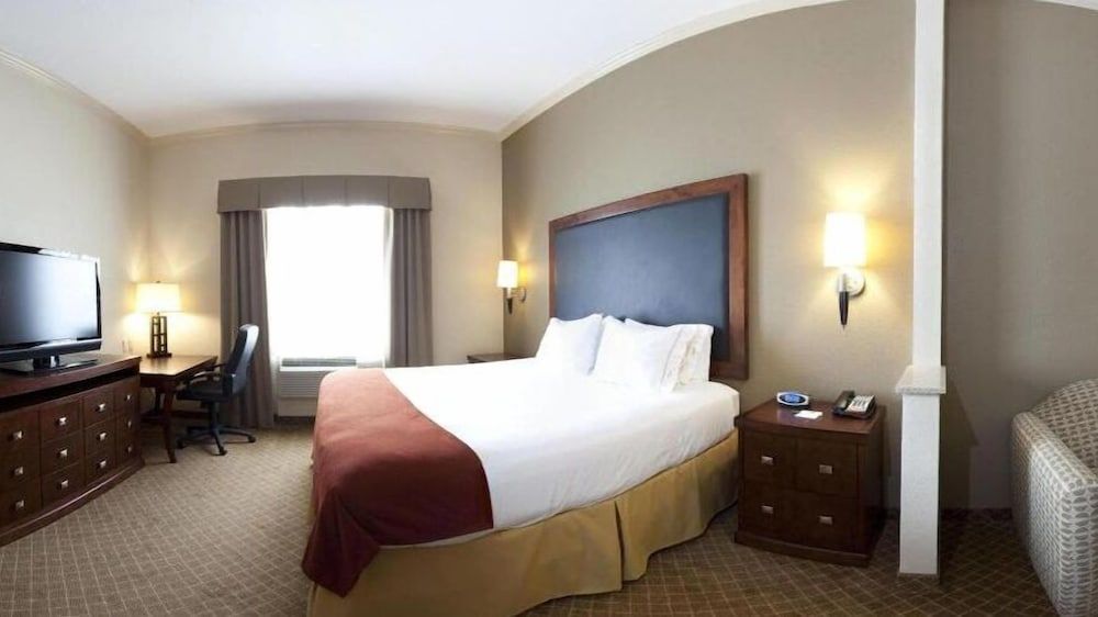Holiday Inn Express & Suites Deer Park by IHG 2