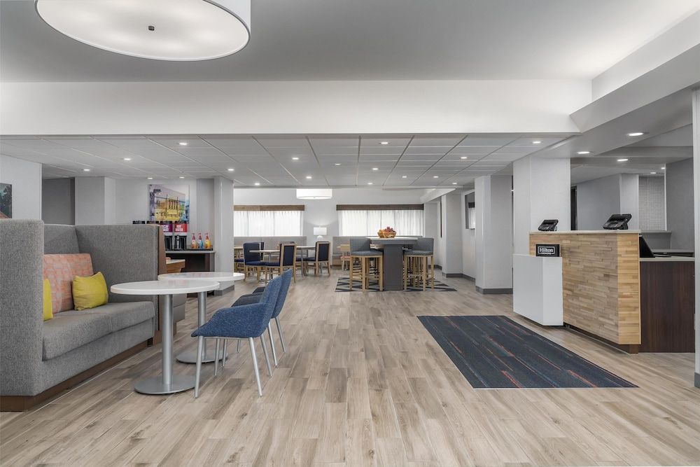 Hampton Inn by Hilton Altoona 2