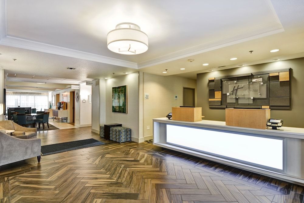 Holiday Inn Express & Suites New Berlin by IHG 2