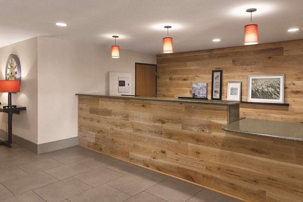 Country Inn & Suites by Radisson, Abingdon, VA 3