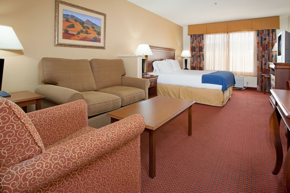 Holiday Inn Express & Suites Tooele by IHG 2