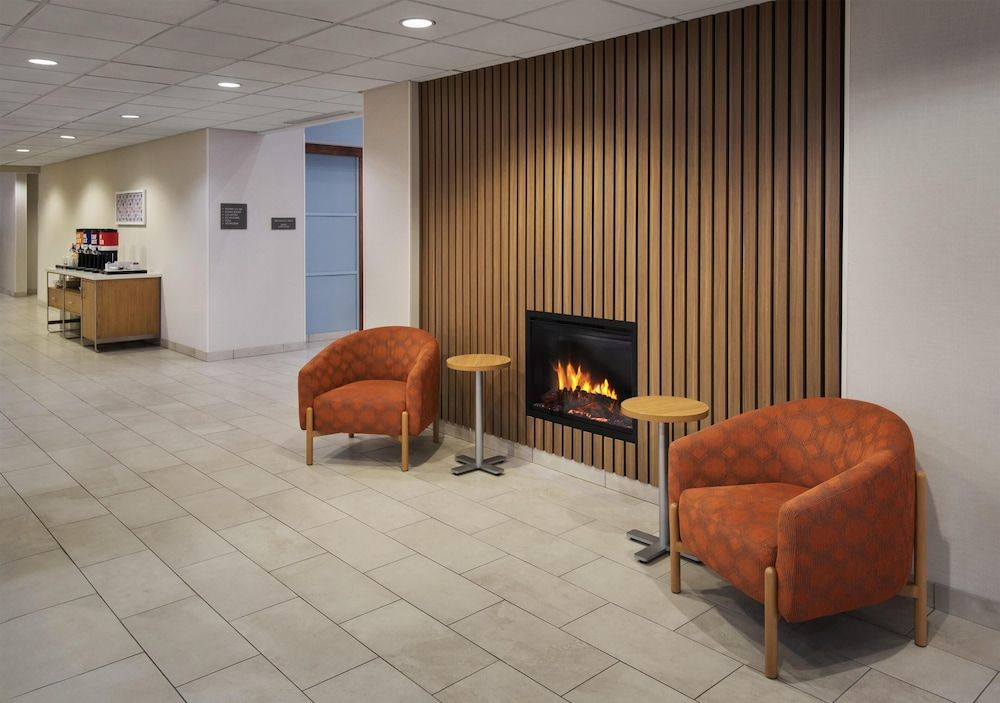 Hampton Inn & Suites Greenfield 3