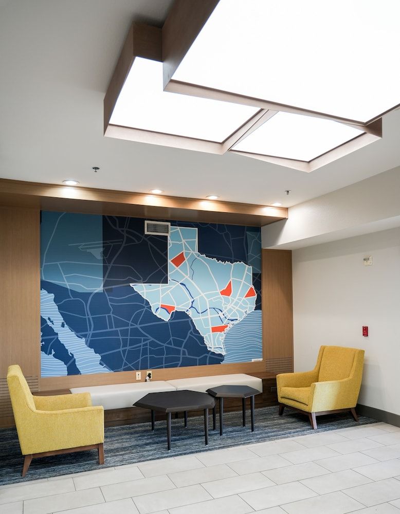 Holiday Inn Express & Suites Dallas Southwest-Cedar Hill by IHG 3