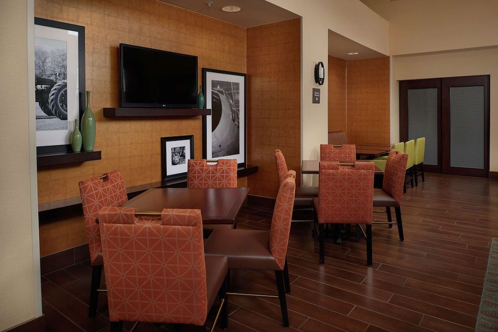 Hampton Inn & Suites Rogers 2
