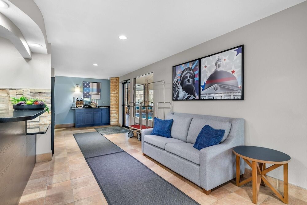 AmericInn by Wyndham Delafield-Waukesha-Milwaukee 3