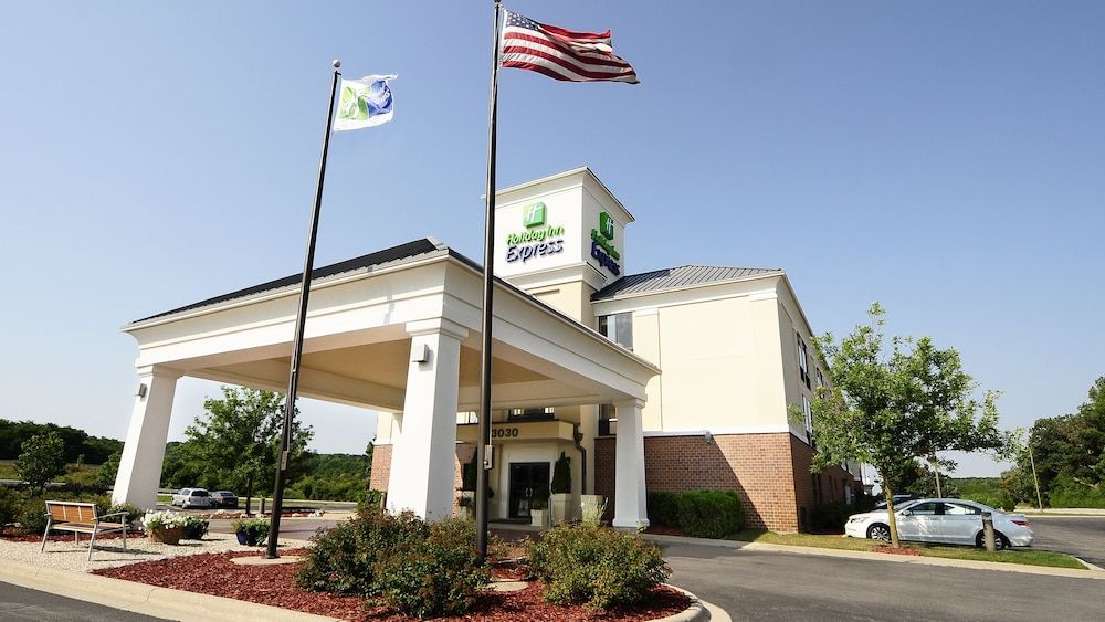 Holiday Inn Express & Suites Delafield by IHG 2 estrellas en Delafield