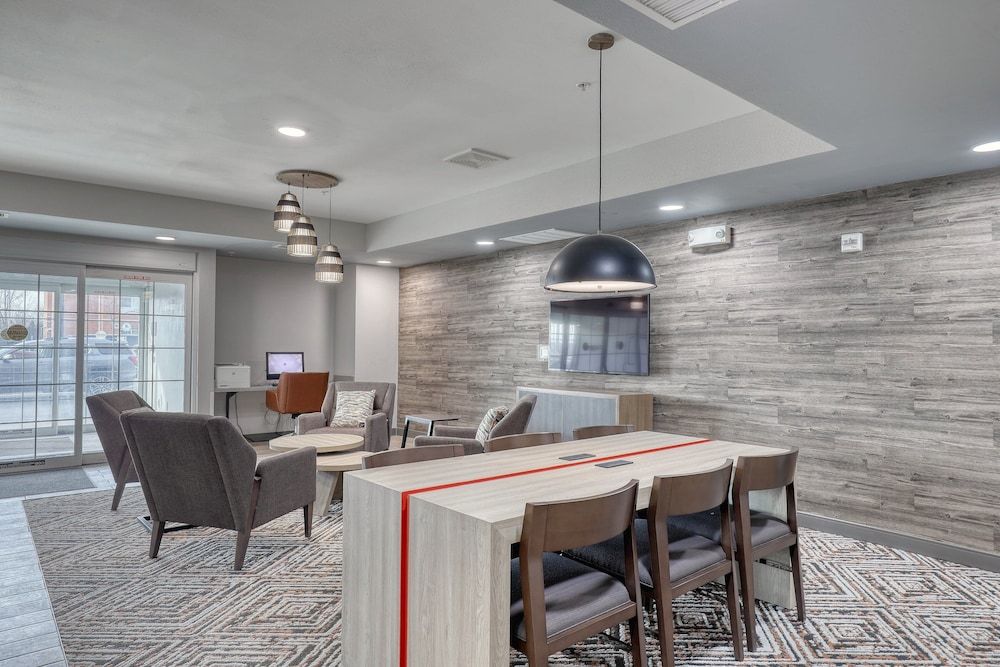 Candlewood Suites Milwaukee Airport by IHG 3
