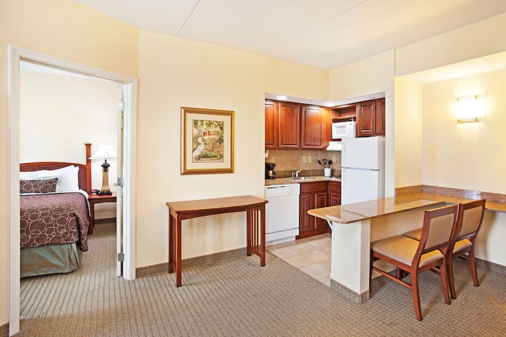 Staybridge Suites Oak Ridge by IHG 3