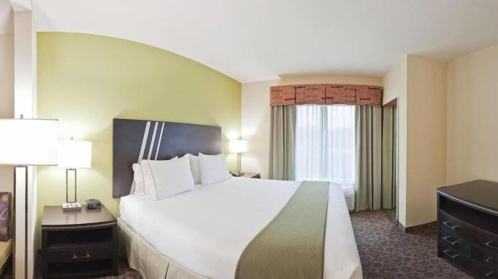 Holiday Inn Express & Suites Clemson by IHG 2
