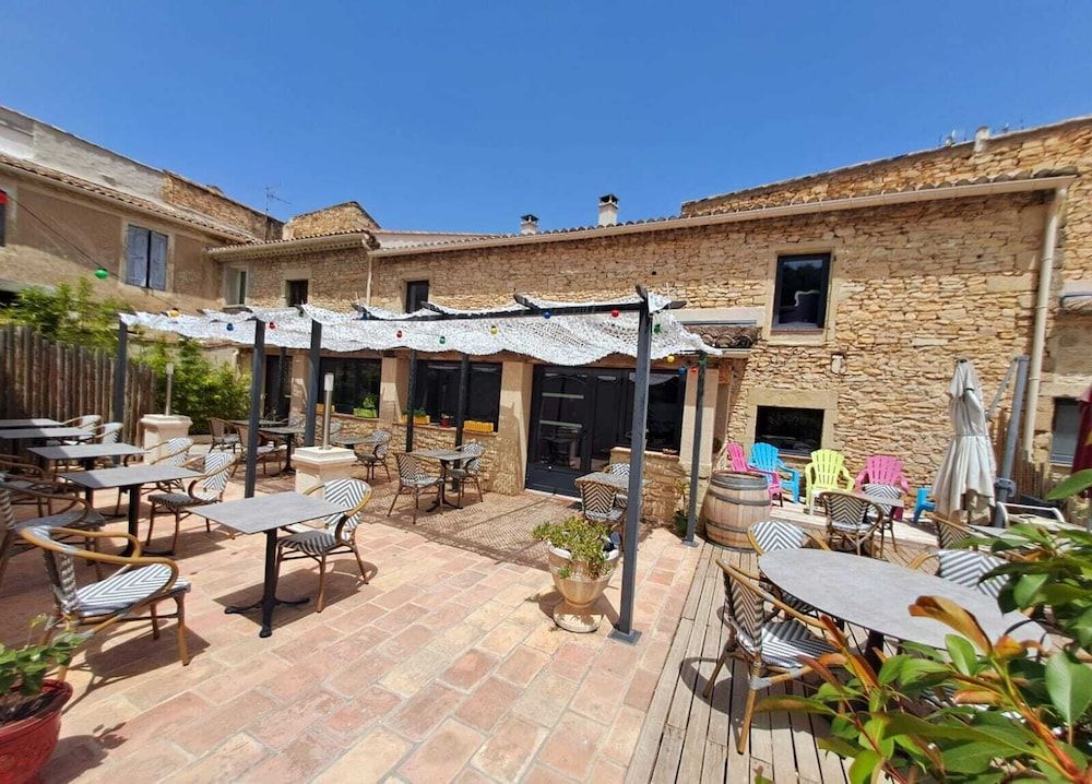 Hôtel Restaurant Le Clos Des Capitelles 3 estrellas en Uchaud