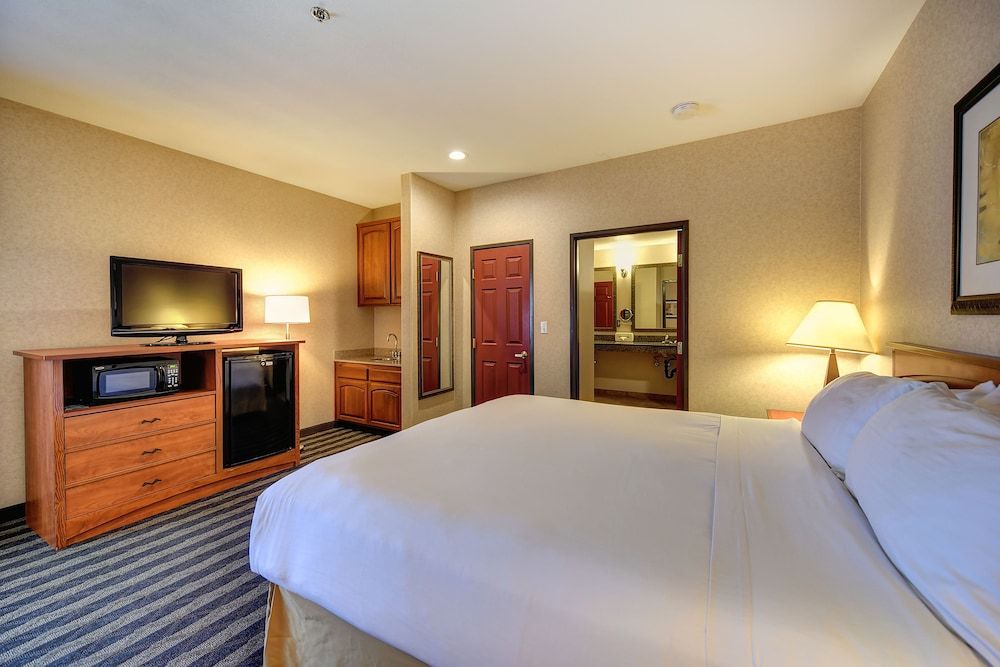 Holiday Inn Express Hotel & Suites Manteca by IHG 2