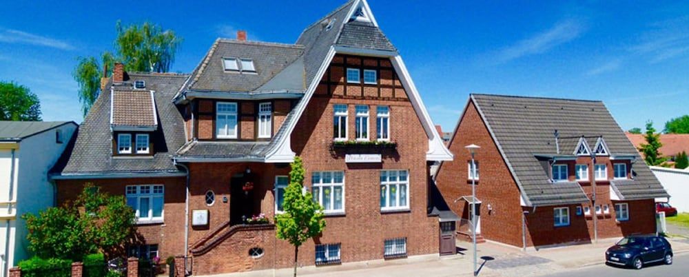 Hotel & Pension Villa Camenz -1 estrelas em Güstrow