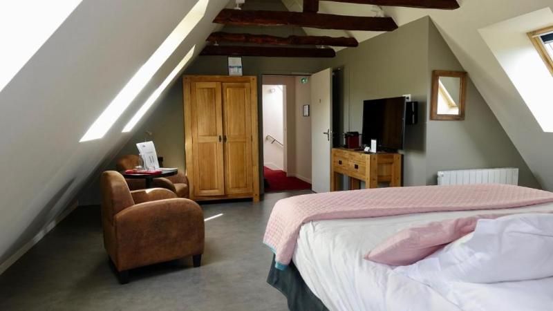 Logis Hotel De Paris Murol 3