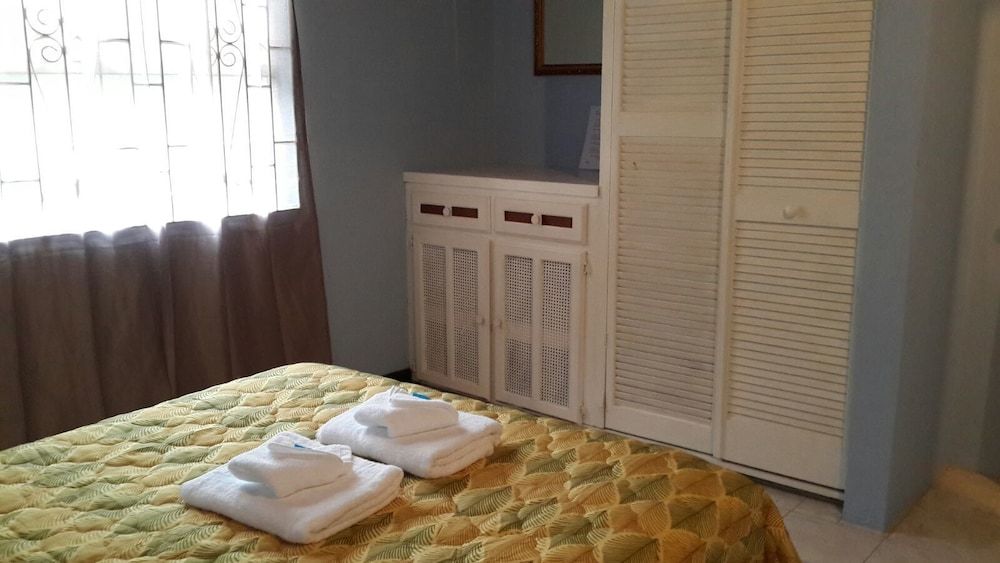 Buttercup Cottage Apartments 3