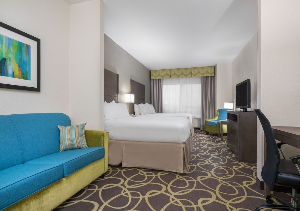 Holiday Inn Express & Suites Ames by IHG 3