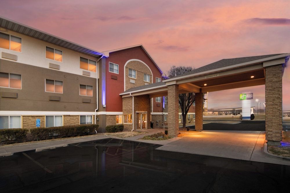 Holiday Inn Express Hotel & Suites Canyon by IHG 2 estrellas en Canyon