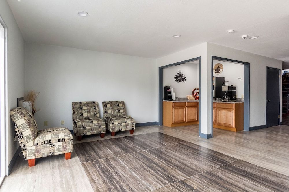Scottish Inn and Suites 3
