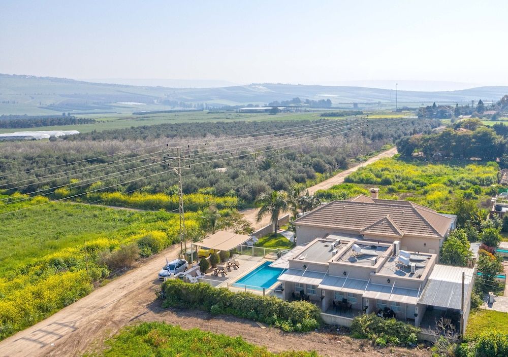 Zimmer BaSadot -1 estrellas en Yavneʼel