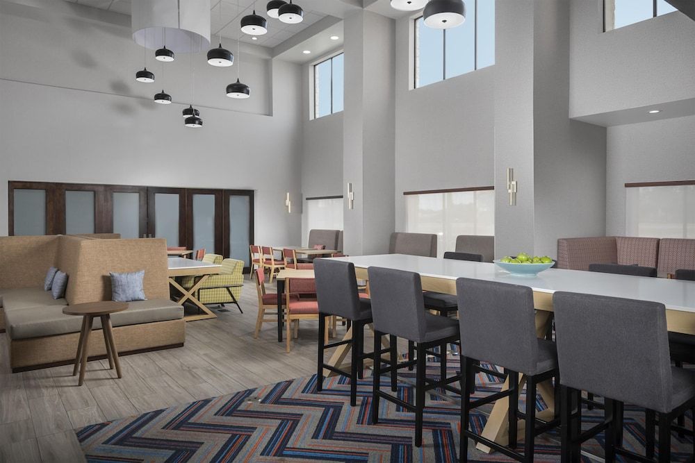 Hampton Inn & Suites Mansfield 2