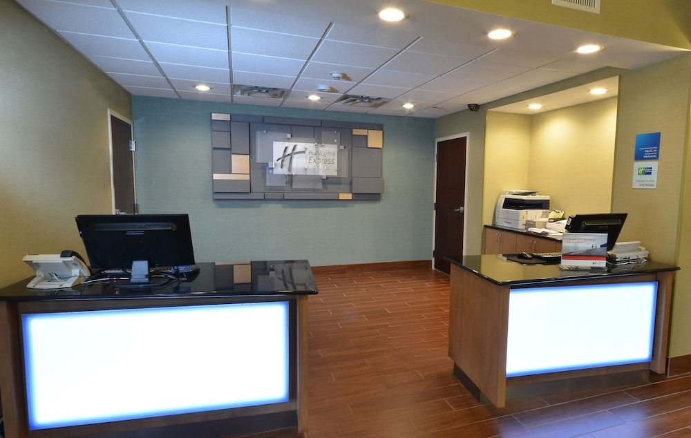 Holiday Inn Express Hotel & Suites High Point South by IHG 2