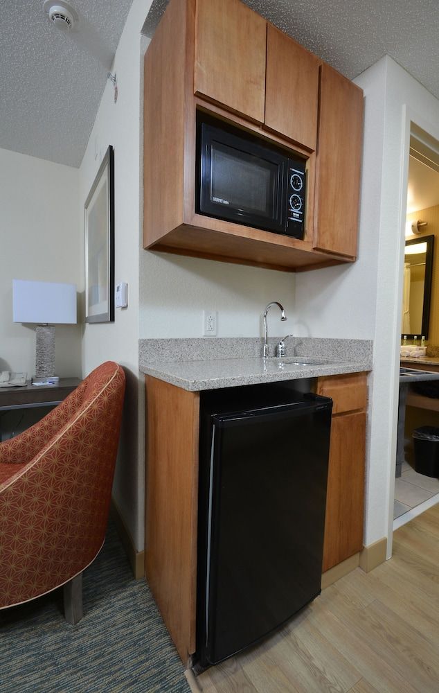 Holiday Inn Express Hotel & Suites High Point South by IHG 3